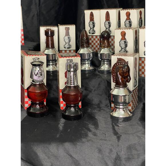 Vintage 1970's Avon Cologne Chess Pieces with Boxes, Chess Set, 19 pieces - Picture 3 of 6